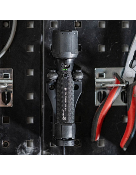 Torche de travail - rechargeable - 900 lumen (Boost 1200 lumen) - IP68 - focus - lumière naturelle - P7R Pro - LEDLENSER®