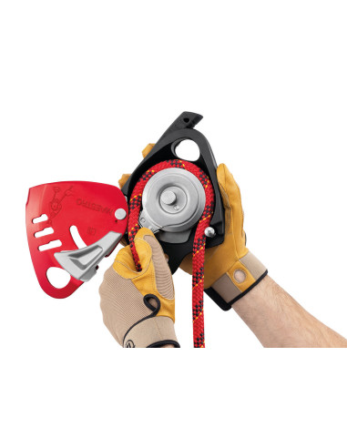 Descendeur avec poulie-bloqueur intégrée - MAESTRO L - PETZL®