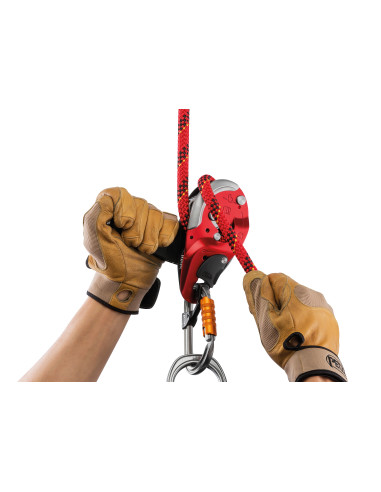 Descendeur auto-freinant avec fonction anti-panique pour les secours - I’D L - PETZL®